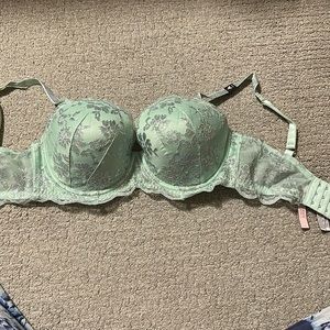 Victoria Secret 34DDD Bra